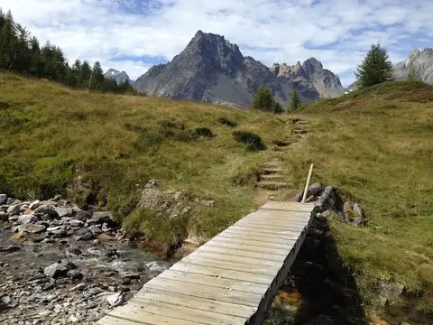 Una passerella di legno verso l'alpe Devero