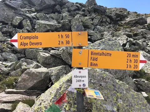 I cartelli svizzeri all'Albrunpass, il passo d'Arbola