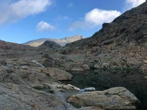 Il laghetto e le pietraie del passo