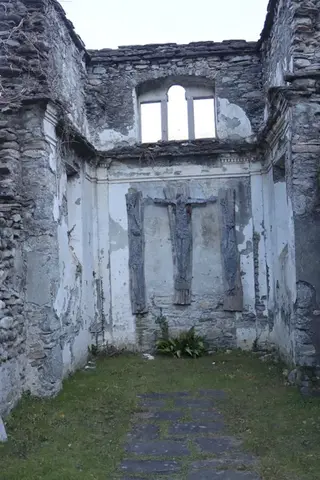 I ruderi di una chiesa