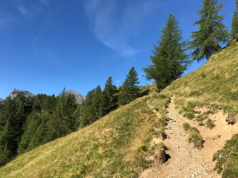 Il sentiero verso la croce del Vallaro