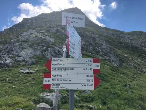 I cartelli del passo della Preia