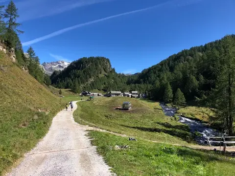 La strada sterrata verso Crampiolo