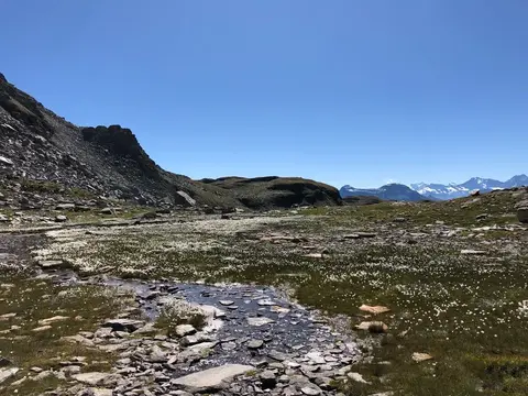 La piana sassosa sotto la Scatta Minoia