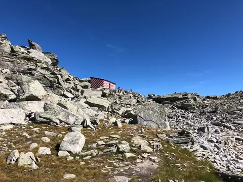 Il bivacco sulla Scatta Minoia tra le rocce