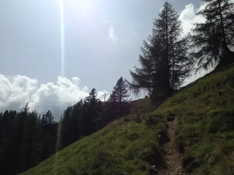 Il sentiero verso la croce del Vallaro