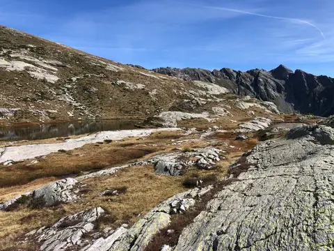 Il pianoro roccioso dei laghi di Variola