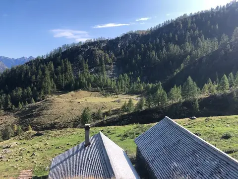 I tetti delle baite dell'alpe Garione