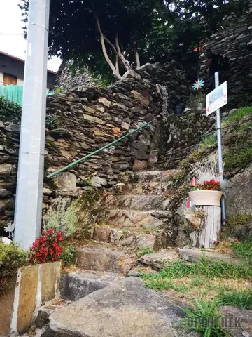 La scalinata in pietra che attraversa Spoccia