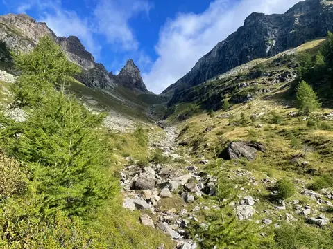 Il canalone di Solcio tra le rocce