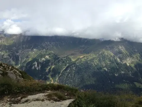 Le montagne verso Ciamporino tra le nuvole