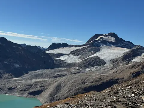 Il ghiacciaio sopra il lago del Sabbione, ormai molto ridotto