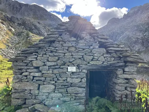 Una baita abbandonata all'alpe Cazzoli