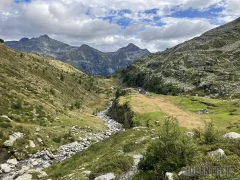 Il torrente e i pascoli della Val d'Antabia