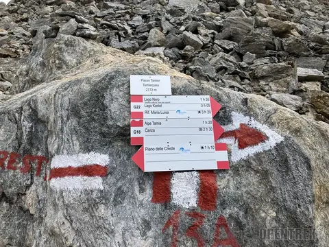 I cartelli dipinti sulla roccia del Tamierpass