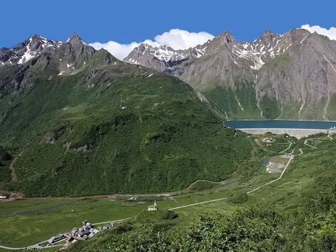 Il lago e la diga di Morasco visti dall'alto