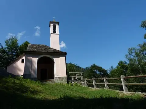 La chiesetta della Madonna del Sassello sopra Barzona