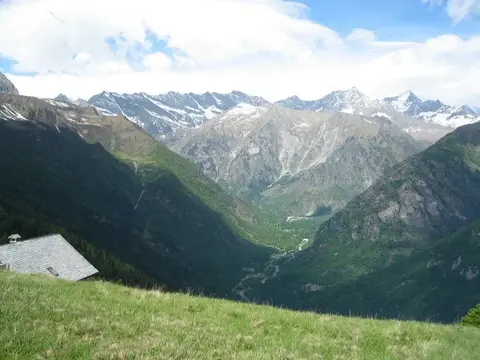 La valle Antrona vista dalla cresta della Colma