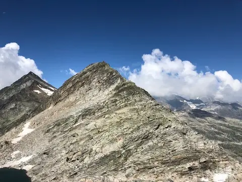 Le rocce del Monte Moro sopra il valico