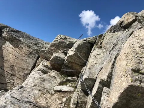 Un tratto con pioli metallici vicino al passo del Moro