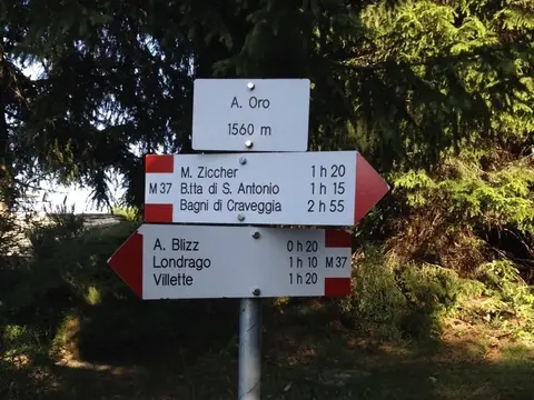 Il cartello dell'alpe Oro, 1560 m