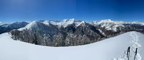 Panorama invernale sulle montagne