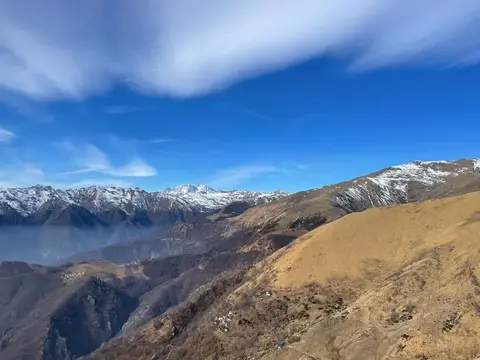 La cresta del Cerano e le Alpi innevate
