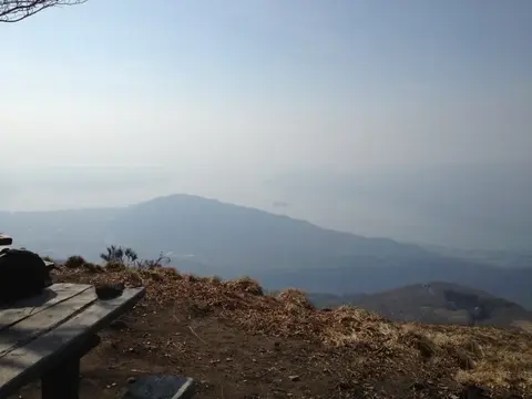 Il tavolo panoramico sulla cima del monte Todun