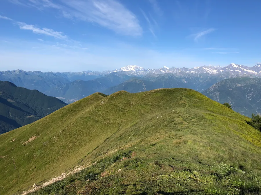 Escursione monte Alom e croce di Rovareccio alpe Pescia