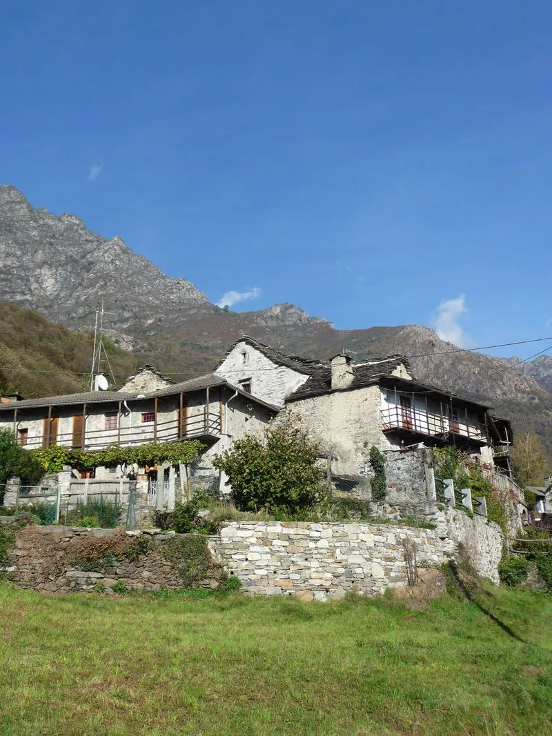 Escursione ad anello Colloro e alpe Capraga