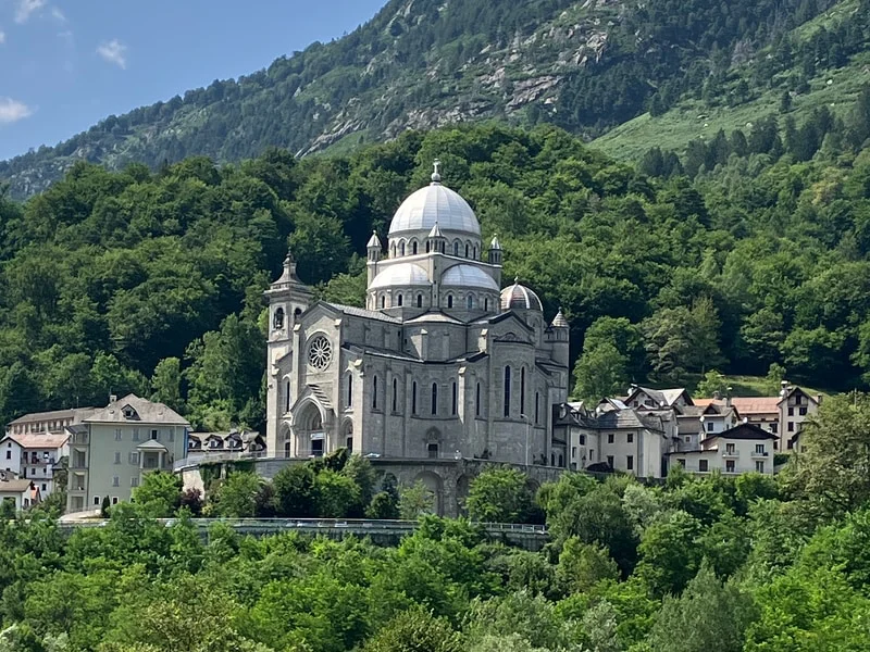 Pellegrinaggio Santuario di Re tra boschi e frazioni